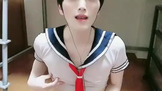 男の娘がセーラー服で乳首オナニー！001