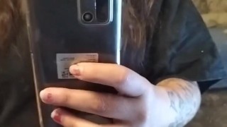 Con el juguete de mi mamá 