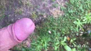 Piss show outdoor in public garden