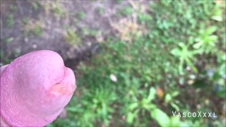 Piss show outdoor in public garden