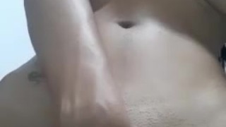 colombiana amateur se despierta excitada y se toca