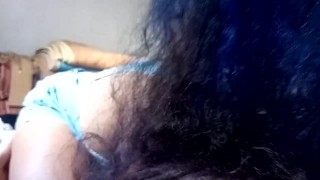 Esse filho da puta ama ser chupado bem molhado enquanto vê uma vagaba destruída por rolas no porno🍌