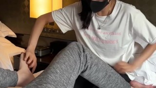 【くすぐり検証】足裏を両手と片手で…どっちがくすぐったい？♡ #shorts