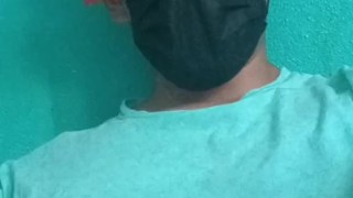 Video xxx_Hombre con antifas jalandose su pene, que rico se ve_ porno