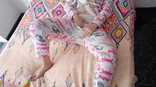 Mi guapa se masturba para mi y follamos antes de que nos descubran