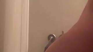 Jiggle jiggle in the shower 