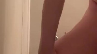 Jiggle jiggle in the shower 