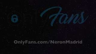 Neron se abre el culo con un vibrador