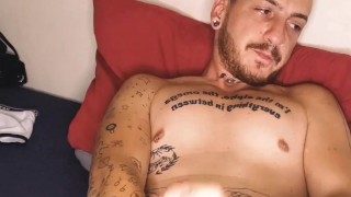 IM JERKING OFF (AT LIVE CAM)