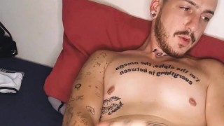 IM JERKING OFF (AT LIVE CAM)