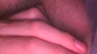 Je joue avec mon plug anal chaque soir