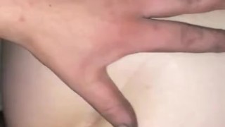 Ostry sex od tylu! Młoda gorąca mamuśka POV z sperma na dupie.