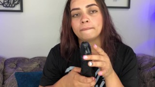 Desea que le vecino le de duro, y la rompa. Pero todo acaba en otra cosa.