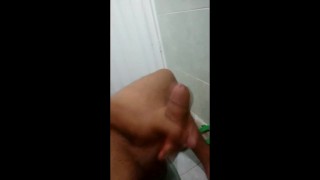 Me Masturbo en el Baño, Cum, leche