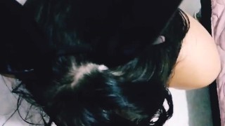 Mi hermanastra me da una mamada con su nueva lencería de conejita