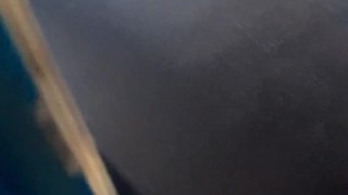 Сделал вид, что неизамечаю, как за мной подглядывают