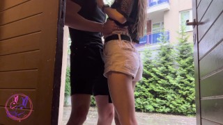 4K* Public Трах с Соседкой под Дождем - Bunny Rabbits 🐇