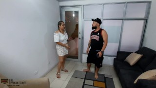 La puta de mi madrastra contrata a una mujer para arreglar nuestra casa - Porno en Español