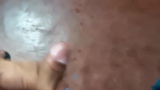 Verga enorme chorrea semen como una manguera!