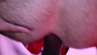 Amigo universitario en cuatro patas follando a pelo con latino vergon BBC hasta quedar culo preñado