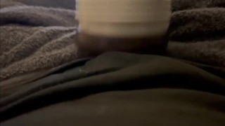 Baise dans sa chatte et ejac sans les mains 