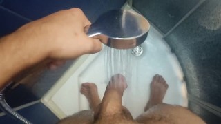 Shower play and cuming hard 