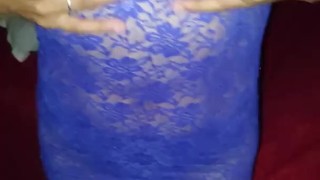 Me encanta cuando se toca y me enseña sus ricos pezones mi sexy secretaria.