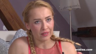 Ersties: Diese deutsche Blondine weiß wie sie sich zum Höhepunkt bringt