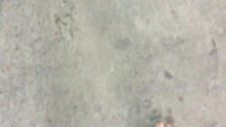 mis plantas sucias en una cochera luego de caminar horas por la calle 2 of 2