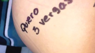 Un fan de P me folla y escribe cosas en mi culo hasta que se corre