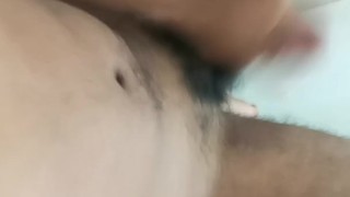 Joven caliente se masturba 