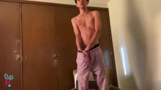 ISAK RECORDS HER ASS LIKE A BITCH AND MASTURBATES, HUGE COCK