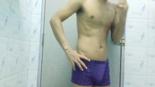 27/08/22 อาบน้ำกัน taking bath 