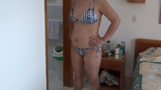 I make the cocks very hard while I show myself on the beach and I end up fucking