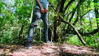 Pee in Nature - Slow Motion