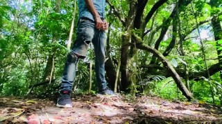 Pee in Nature - Slow Motion