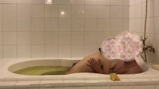 純白もち肌の教え子とお風呂に入ってたら我慢できなくなり性交＆お湯の中に噴射