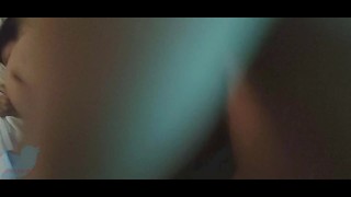 Ele me fode enquanto eu assisto hentai.