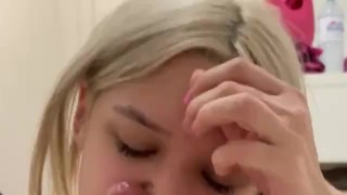 Fucking her mouth in the hotel 