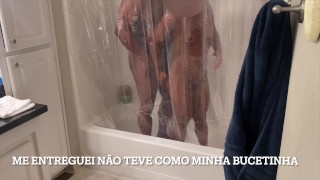 TOMANDO BANHO COM MEU COMEDOR! TAKING A BATH WITH MY BUL!