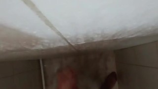 Me masturbo en la ducha