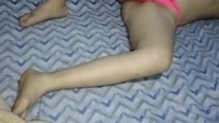 Mexicana sola en casa masturbándose 
