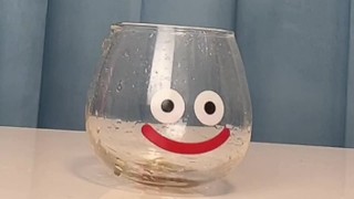 【おしっこ】可愛いスライムのグラスに色んなものを注いでみたｗ　個人撮影　おもらし　放尿　piss pee 女性向け　男性向け　ノンケ　ゲイ　japanese gay 草食系男子