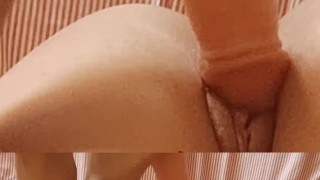 she wakes up horny and starts the morning touching her delicious pussy