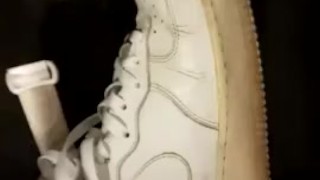 Spritze auf Nike Air 