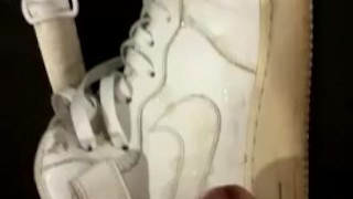 Spritze auf Nike Air 