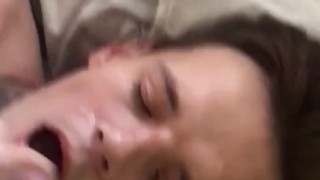 Обкончал лицо горячей спермой