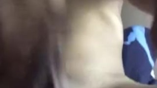 Hetero se hace una paja con los pantties de su novia