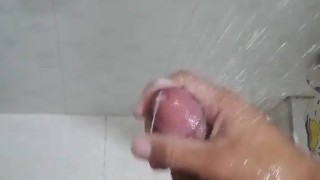 Joven de 18 años llega estresado de la universidad y se hace una paja