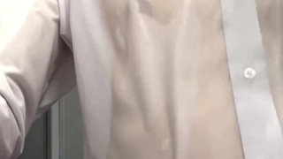服を着たままシャワー